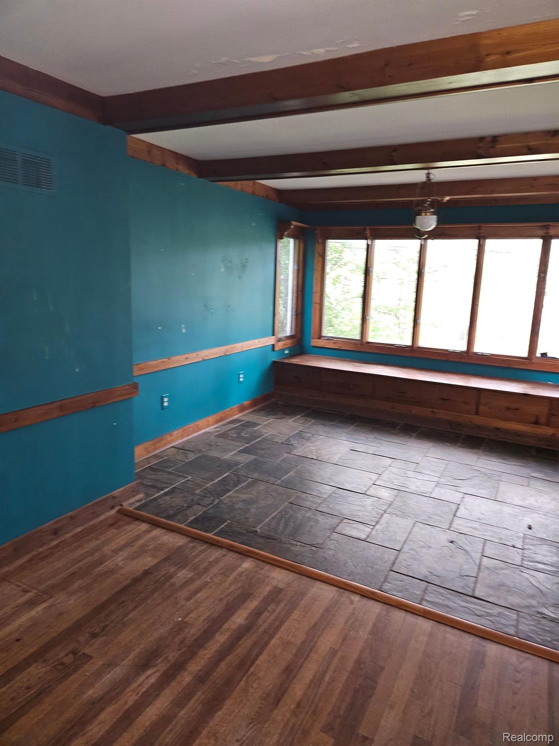 160 Riverside Drive Mount Clemens, MI 48043 - Photo 4 of 12 Gallery Image 4