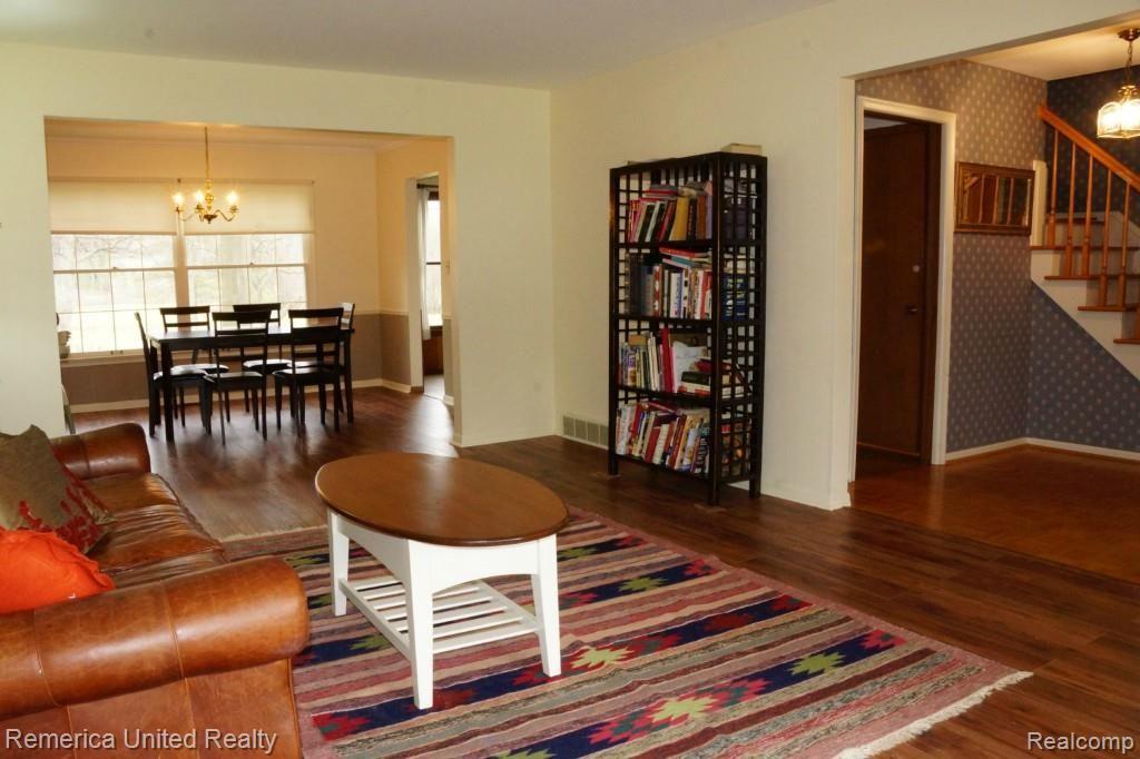 29700 Fox Grove Road Farmington Hills, MI 48334 - Photo 7 of 48