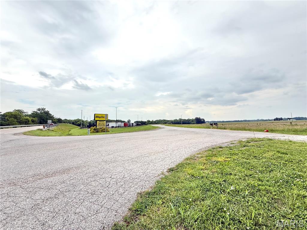 8757 Highway 50 Lebanon, IL 62254 - Photo 3 of 82