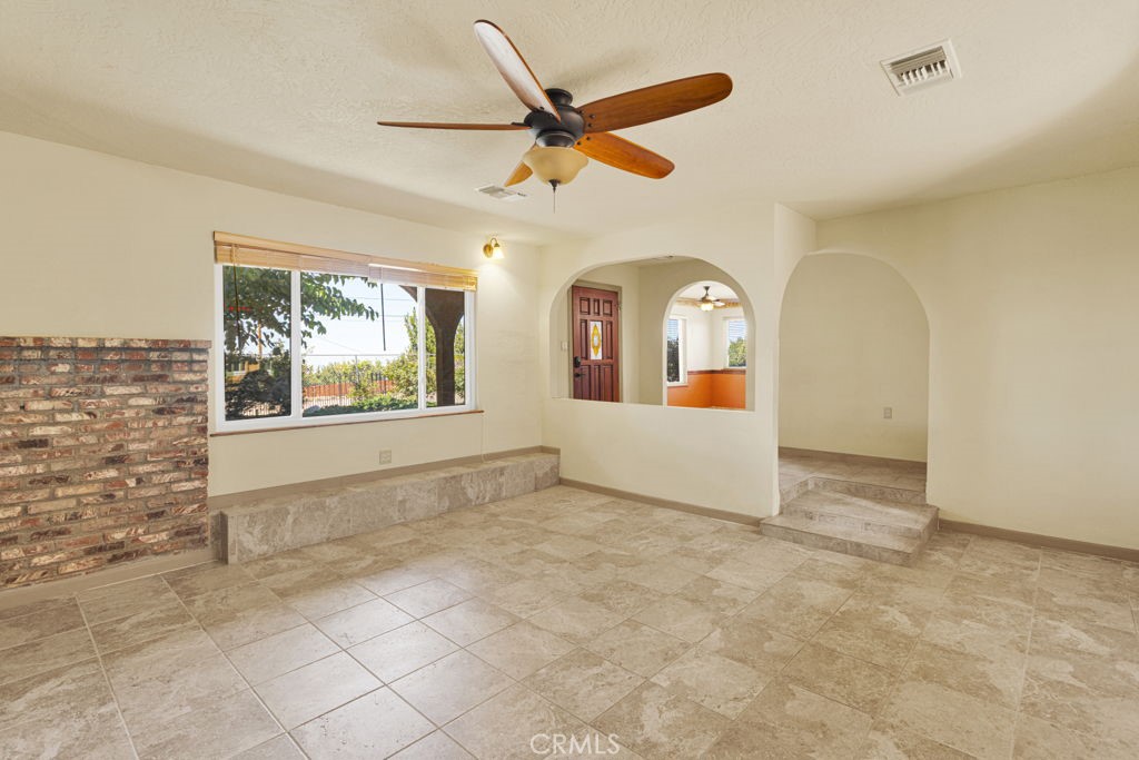 9072 Green Road Pinon Hills, CA 92372 - Photo 13 of 70 living room