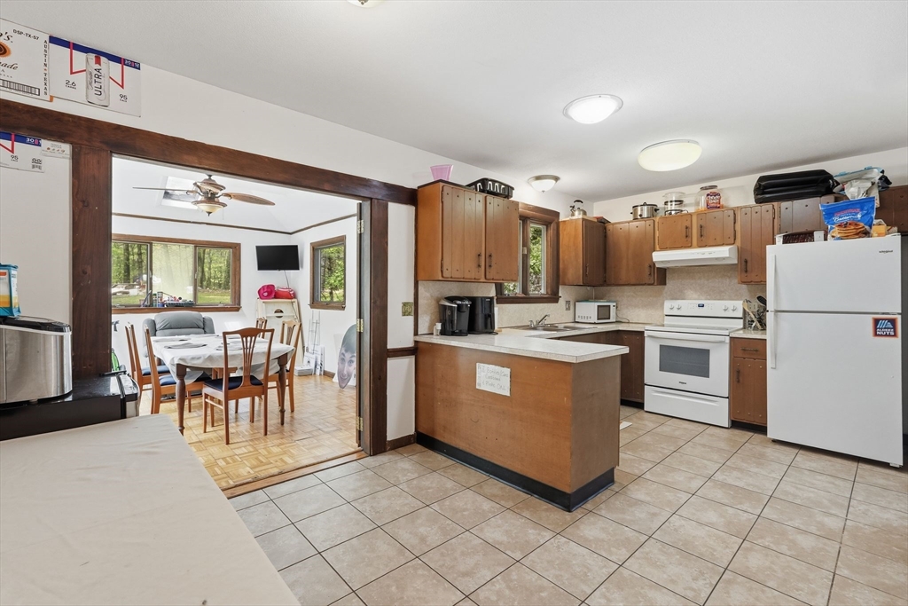 390 State Street Amherst, MA 01002 - Photo 11 of 36