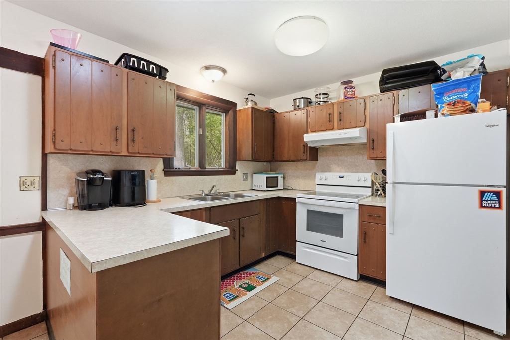 390 State Street Amherst, MA 01002 - Photo 14 of 36