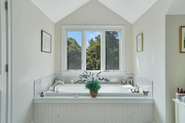 $2,950,000 | 23 Thaxter Lane, Edgartown, MA 02539