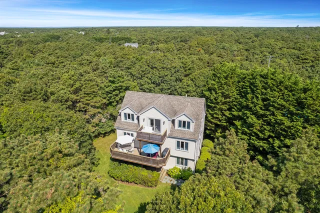 $2,950,000 | 23 Thaxter Lane, Edgartown, MA 02539