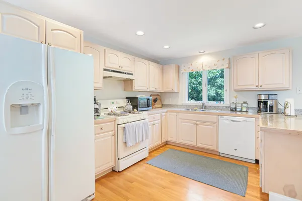 $2,950,000 | 23 Thaxter Lane, Edgartown, MA 02539