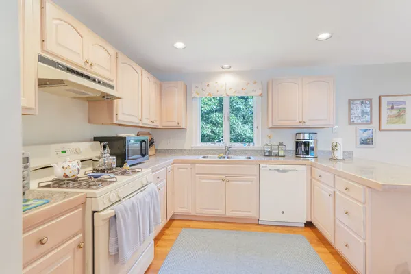 $2,950,000 | 23 Thaxter Lane, Edgartown, MA 02539