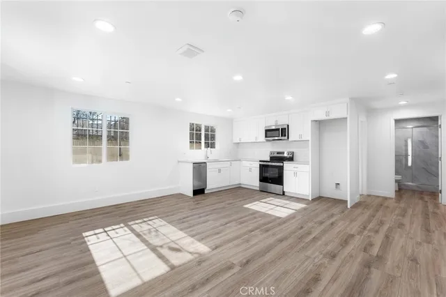 $2,195 | 498 A East 52nd, Long Beach, CA 90805