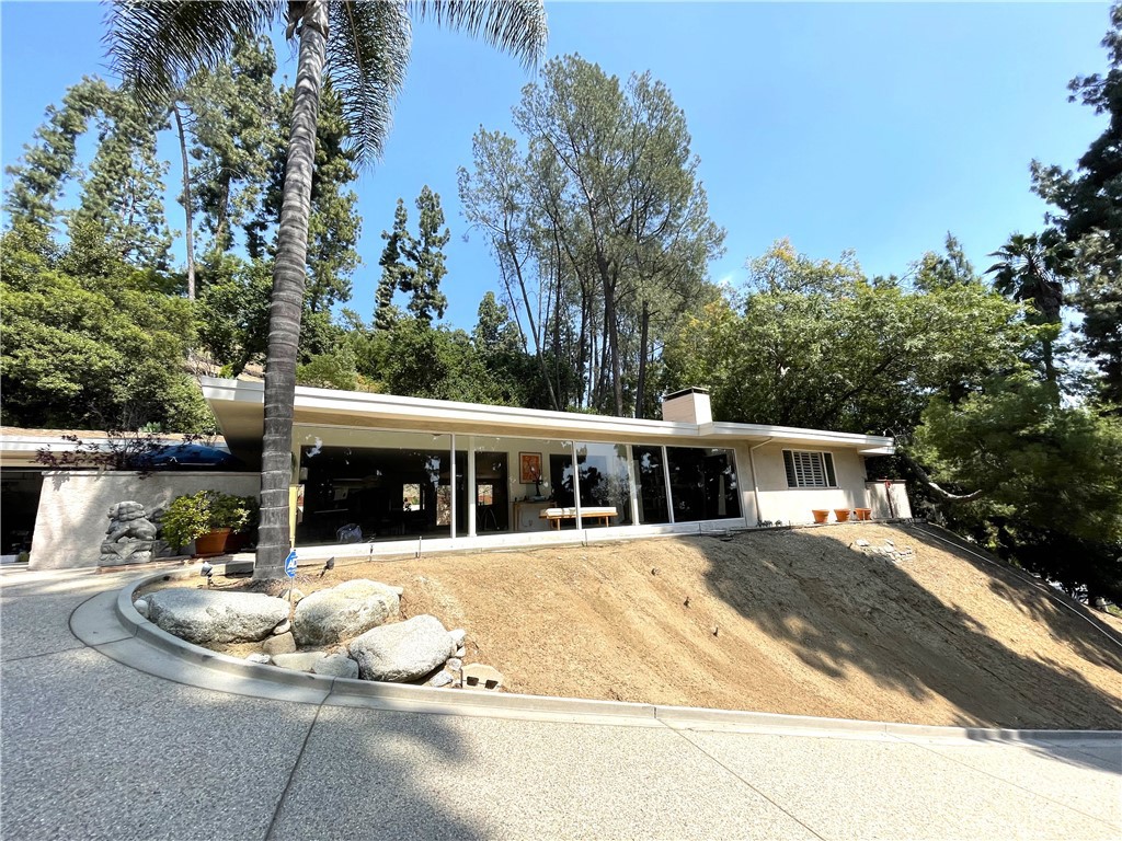 a view of a house with floor yard and patio