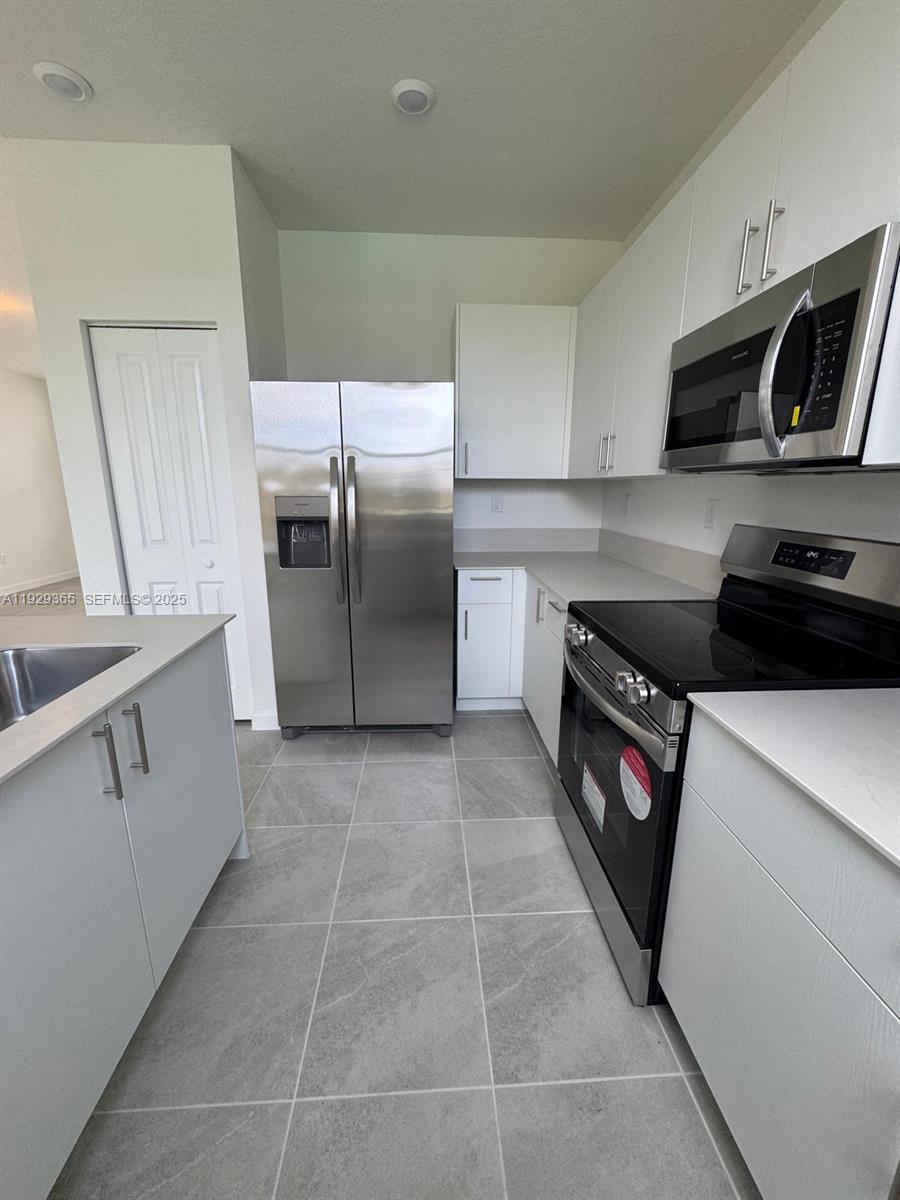 2825 Southeast 25th Avenue Homestead, FL 33035 - Photo 15 of 42