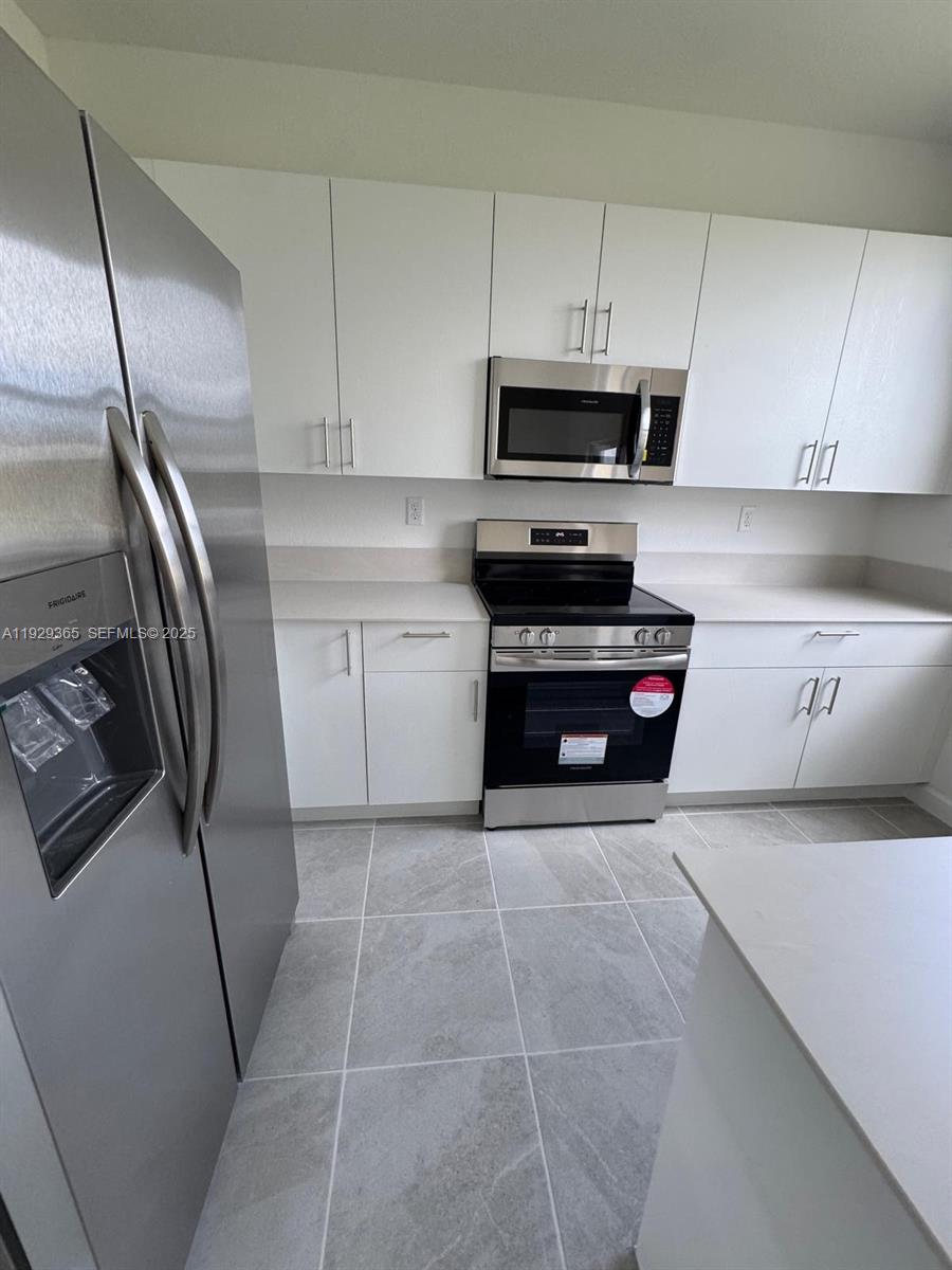 2825 Southeast 25th Avenue Homestead, FL 33035 - Photo 16 of 42