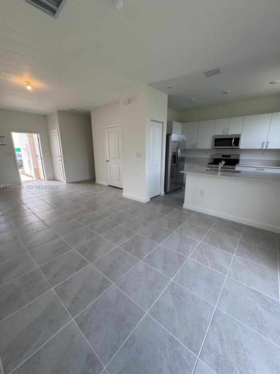 2825 Southeast 25th Avenue Homestead, FL 33035 - Photo 17 of 42