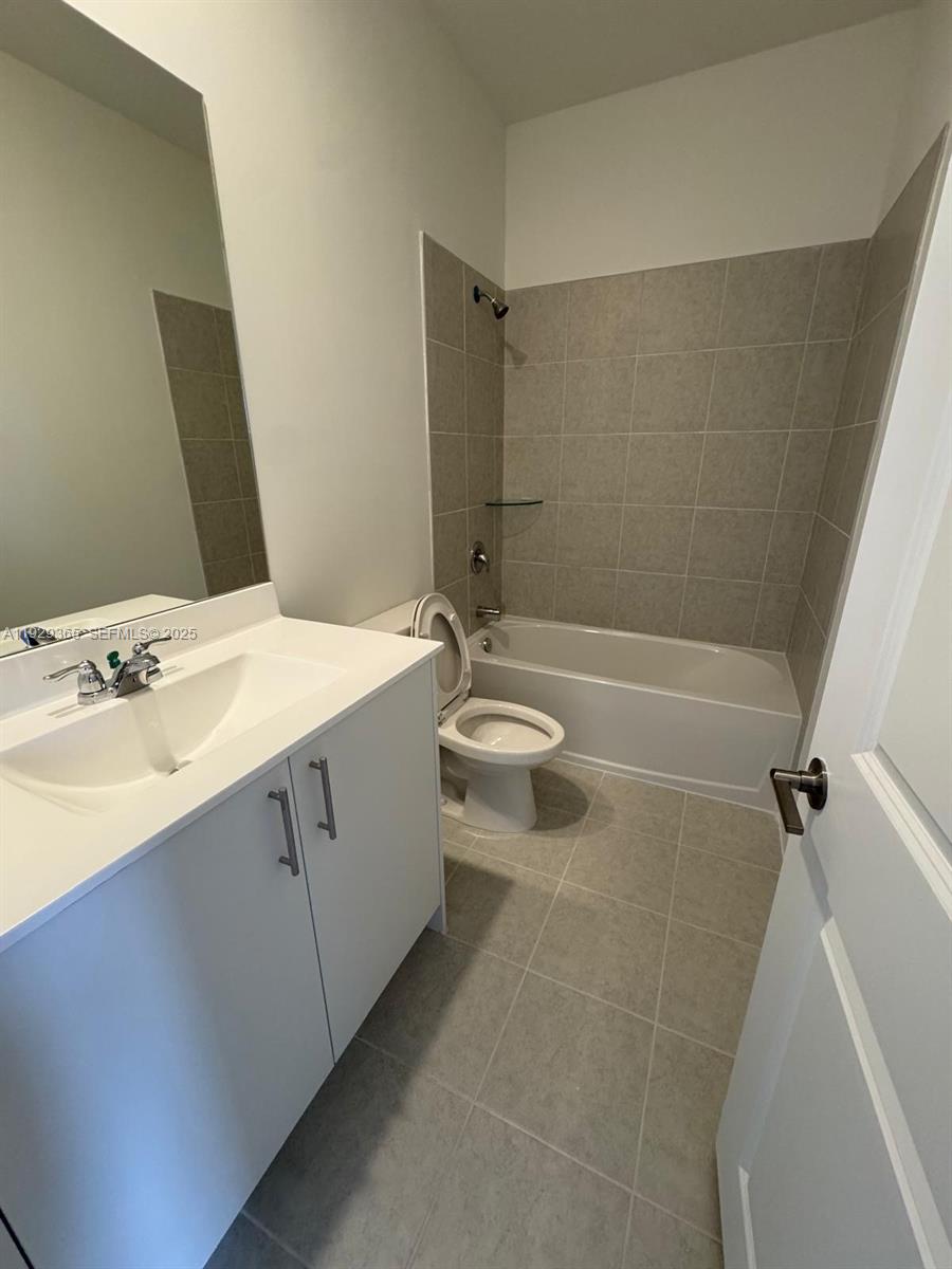 2825 Southeast 25th Avenue Homestead, FL 33035 - Photo 20 of 42