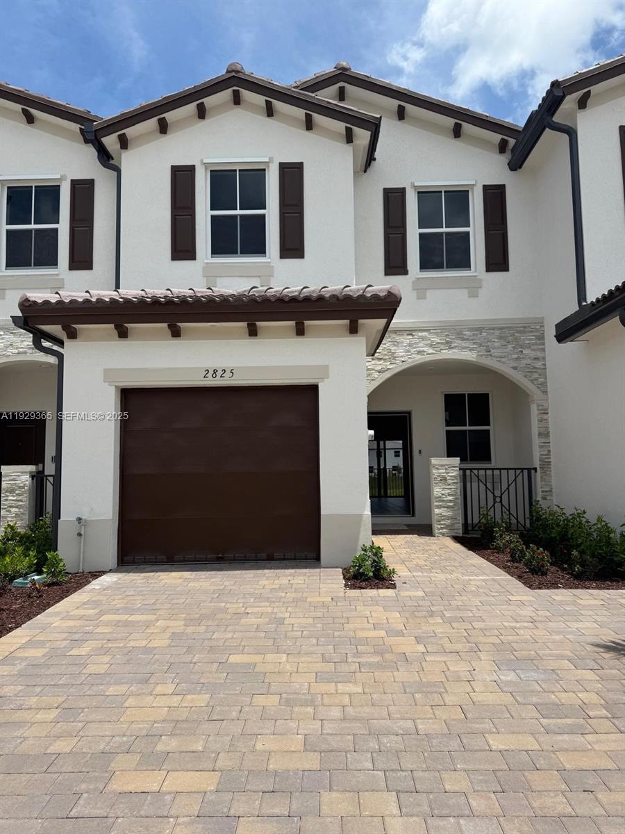 2825 Southeast 25th Avenue Homestead, FL 33035 - Photo 2 of 42