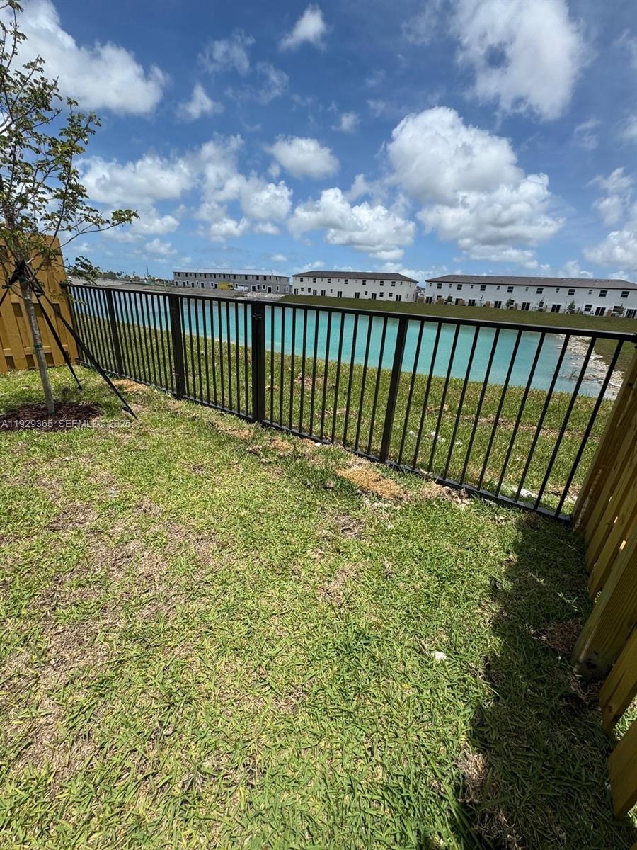 2825 Southeast 25th Avenue Homestead, FL 33035 - Photo 4 of 42