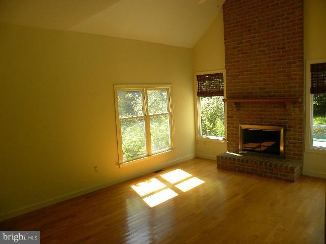 920 Melvin Road Annapolis, MD 21403 - Photo 20 of 25 Living Room