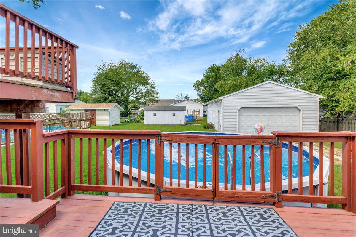 13226 Susquehanna Road Baltimore, MD 21220 - Photo 8 of 43 a porch with a table in front of it
