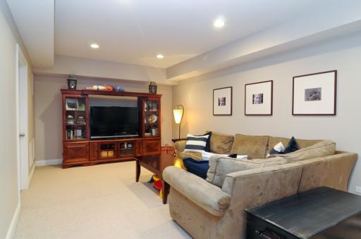 2031 Illinois Road Northbrook, IL 60062 - Photo 14 of 16