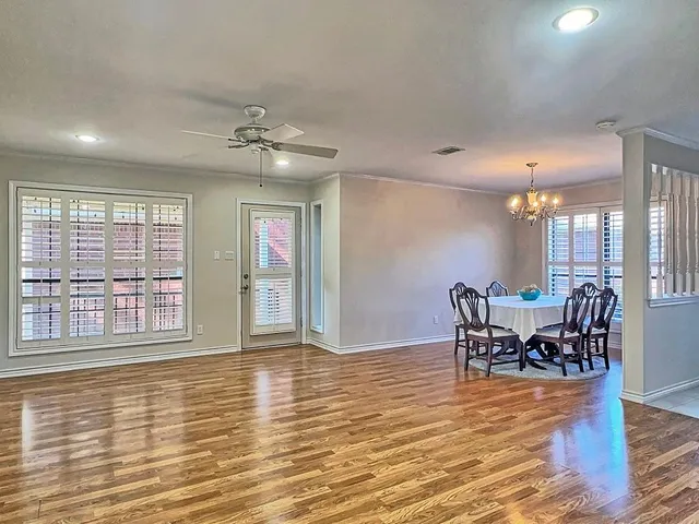 a view of a livingroom with furniture