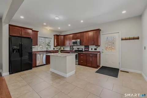 $599,000 | 5 Rosewood Lane, Essex, CT 06442