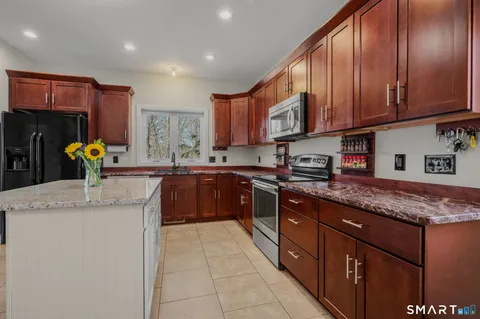 $599,000 | 5 Rosewood Lane, Essex, CT 06442