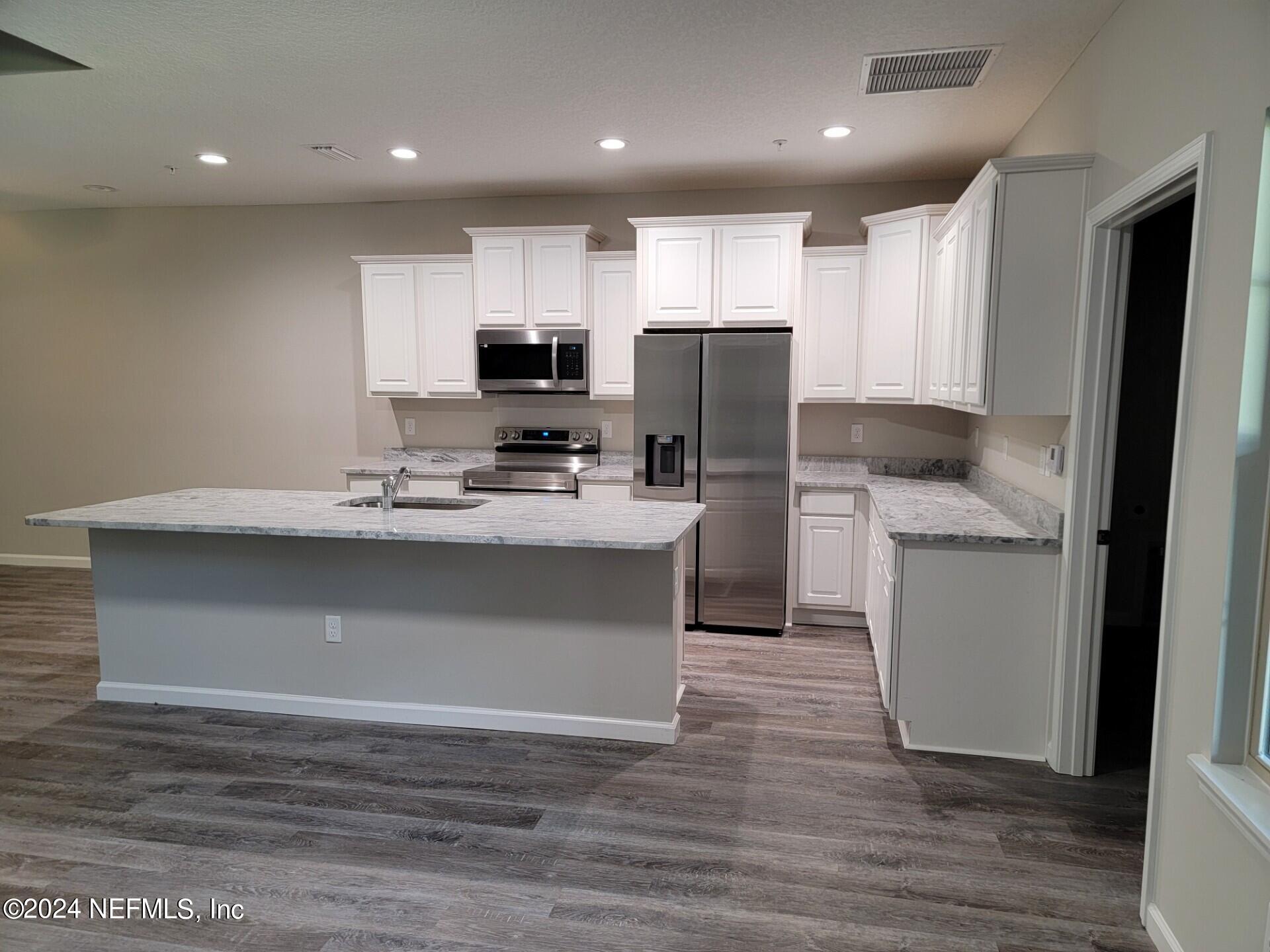 4146 Quiet Creek Loop, Unit 131 Middleburg, FL 32068 - Photo 4 of 39 thumbnail_20240921_110225