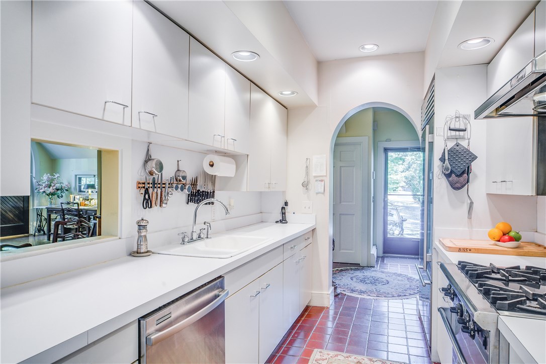 107 Old Beach Road, Unit 5 Newport, RI 02840 - Photo 11 of 30