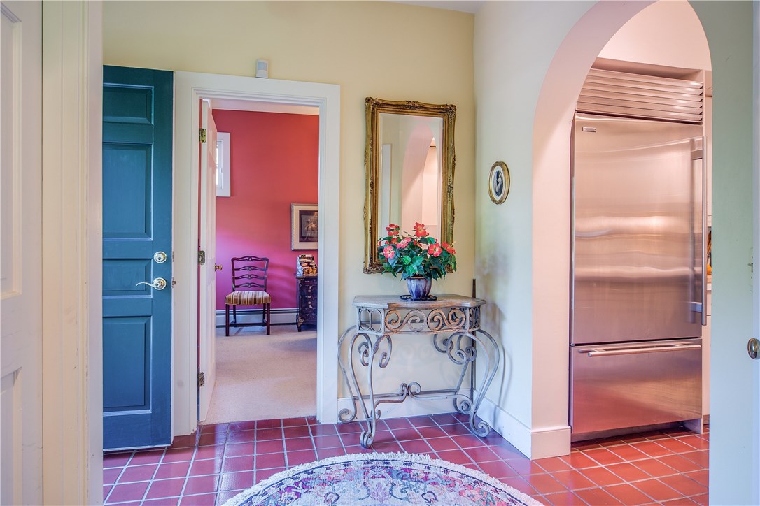 107 Old Beach Road, Unit 5 Newport, RI 02840 - Photo 4 of 30