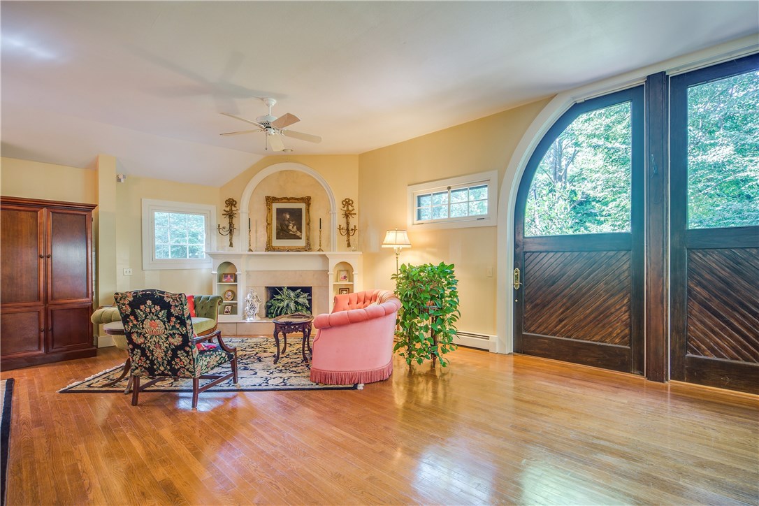 107 Old Beach Road, Unit 5 Newport, RI 02840 - Photo 5 of 30