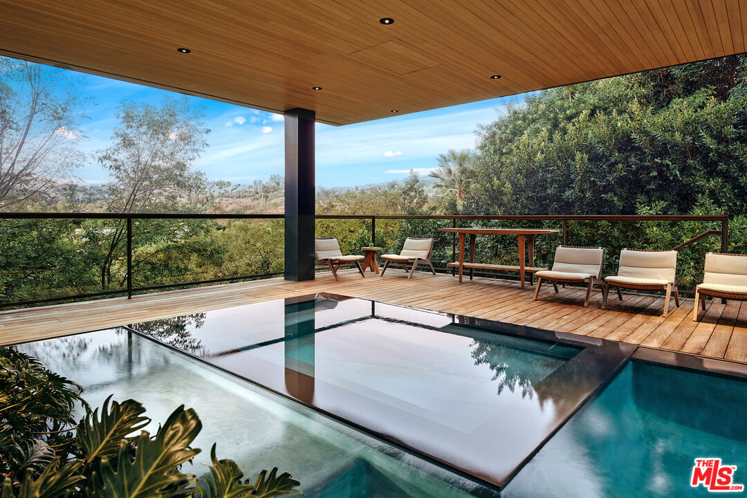 9551 Oak Pass Road Beverly Hills, CA 90210 - Photo 13 of 26