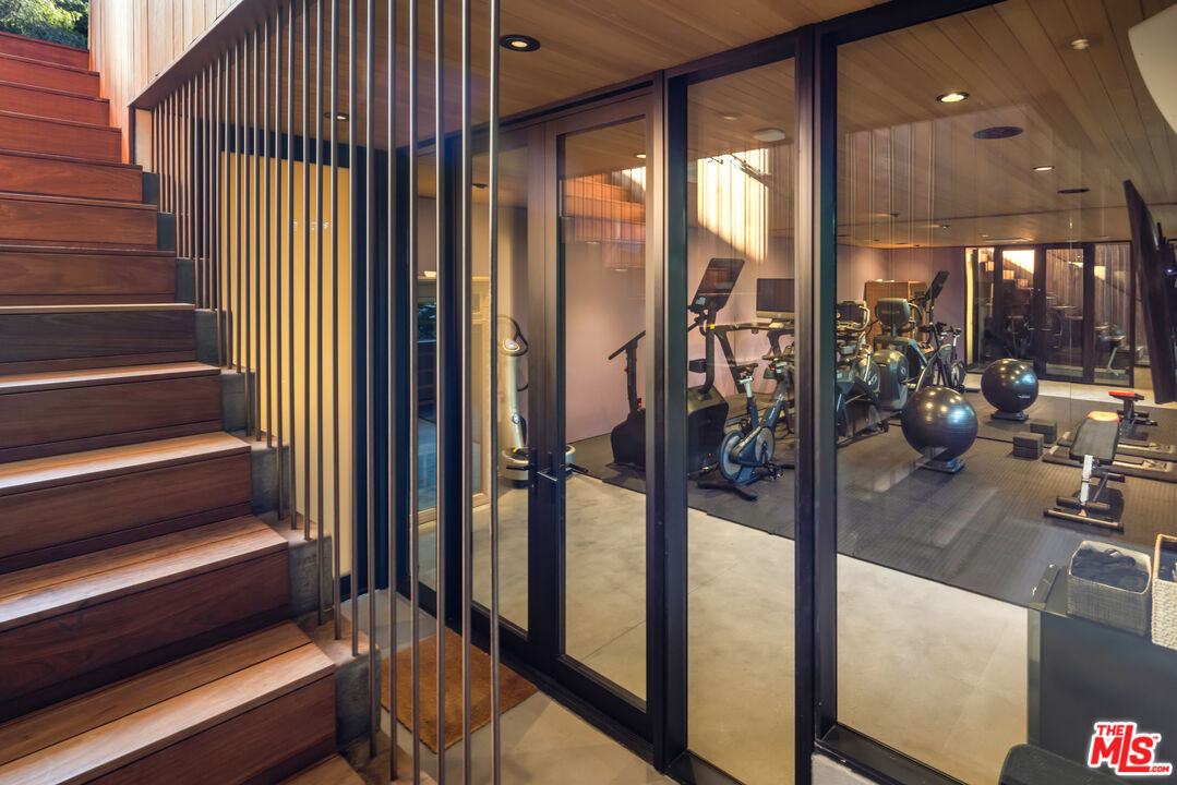 9551 Oak Pass Road Beverly Hills, CA 90210 - Photo 14 of 26