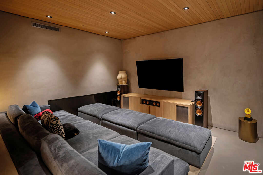 9551 Oak Pass Road Beverly Hills, CA 90210 - Photo 20 of 26