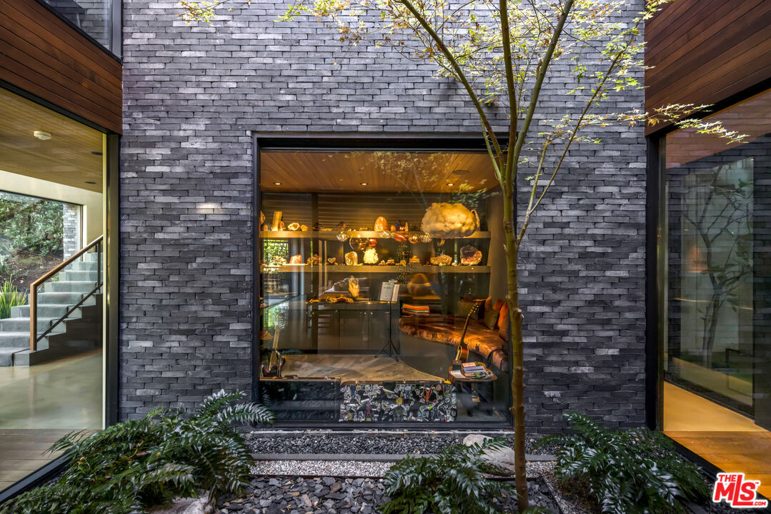 9551 Oak Pass Road Beverly Hills, CA 90210 - Photo 21 of 26