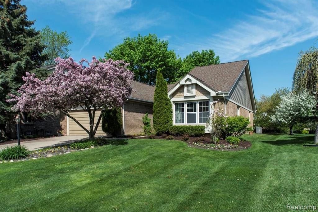1634 Hillside Lane Rochester Hills, MI 48307 - Photo 1 of 61