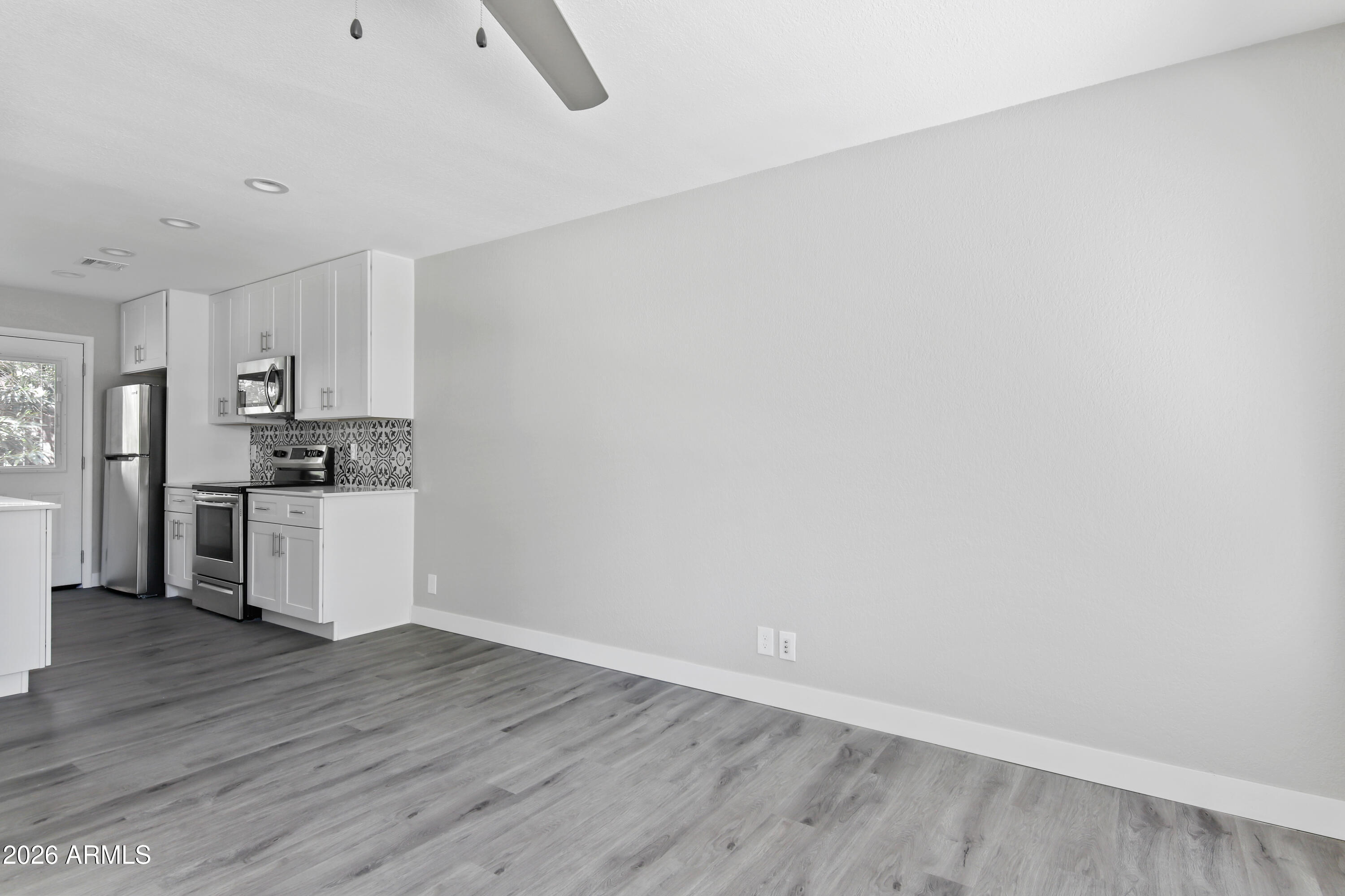 35 West Medlock Drive, Unit 4 Phoenix, AZ 85013 - Photo 2 of 23 (3)