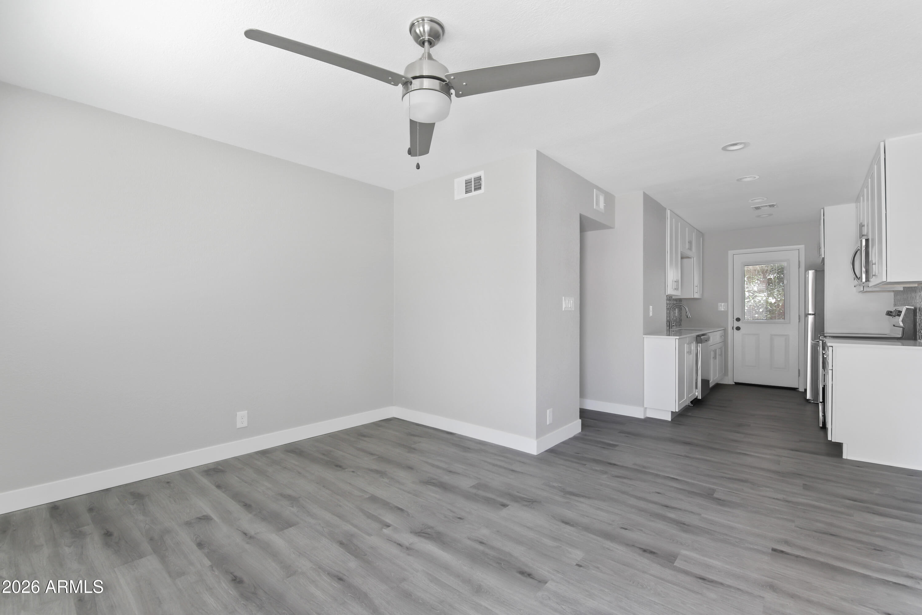 35 West Medlock Drive, Unit 4 Phoenix, AZ 85013 - Photo 3 of 23 (1)