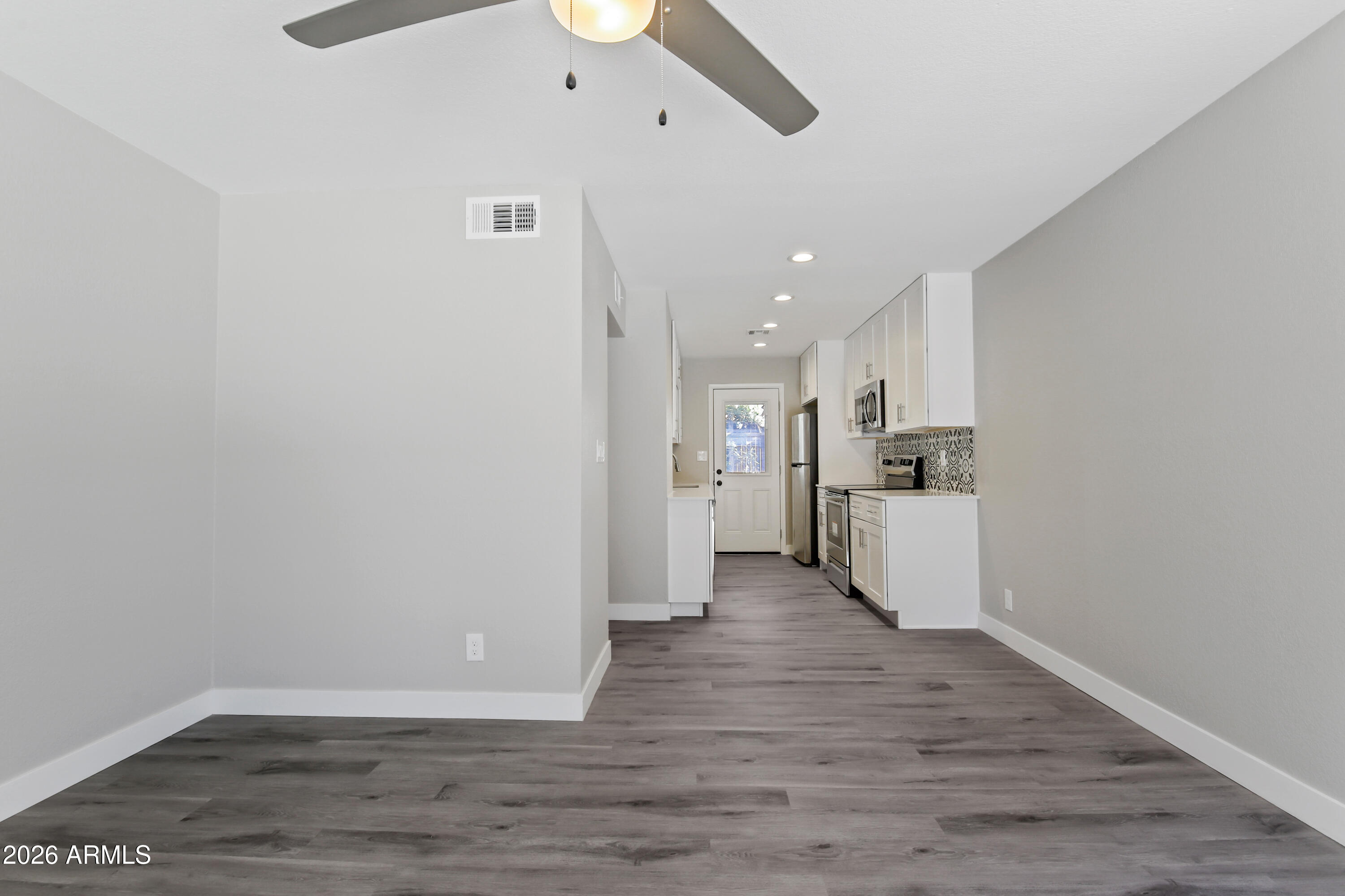 35 West Medlock Drive, Unit 4 Phoenix, AZ 85013 - Photo 4 of 23 (13)