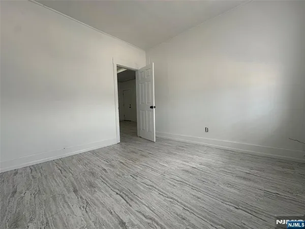 $2,495 | 526 Valley Brook Avenue, Unit 2, Lyndhurst, NJ 07071