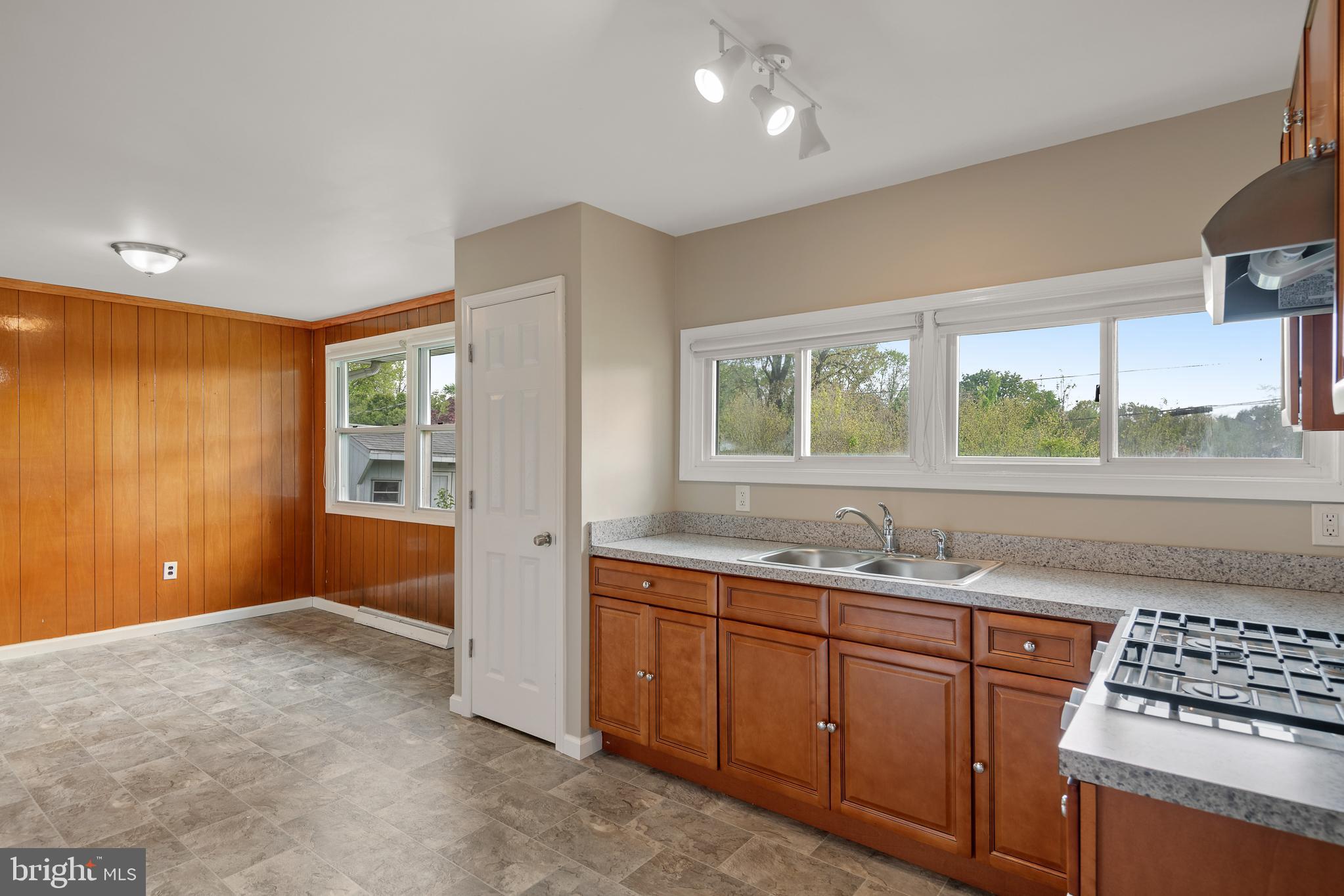 2624 Chapel Road Lancaster, PA 17603 - Photo 8 of 17