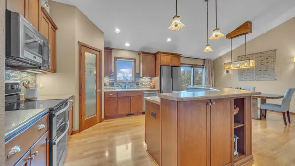 $559,900 | 1515 Hummingbird Lane, Plymouth, WI 53073