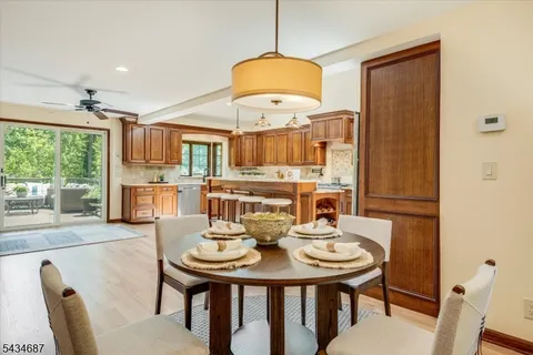 $864,999 | 48 Rainbow Trail, Mountain Lakes, NJ 07046