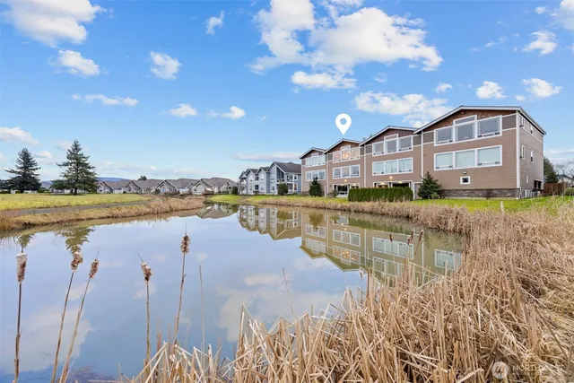 $395,000 | 212 West Maberry Drive, Unit 302, Lynden, WA 98264