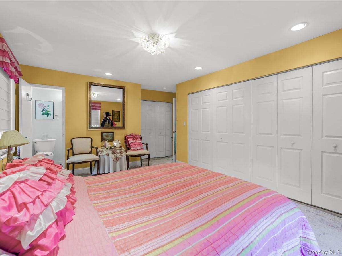 25 Canterbury Road, Unit 1M Great Neck, NY 11021 - Photo 13 of 21
