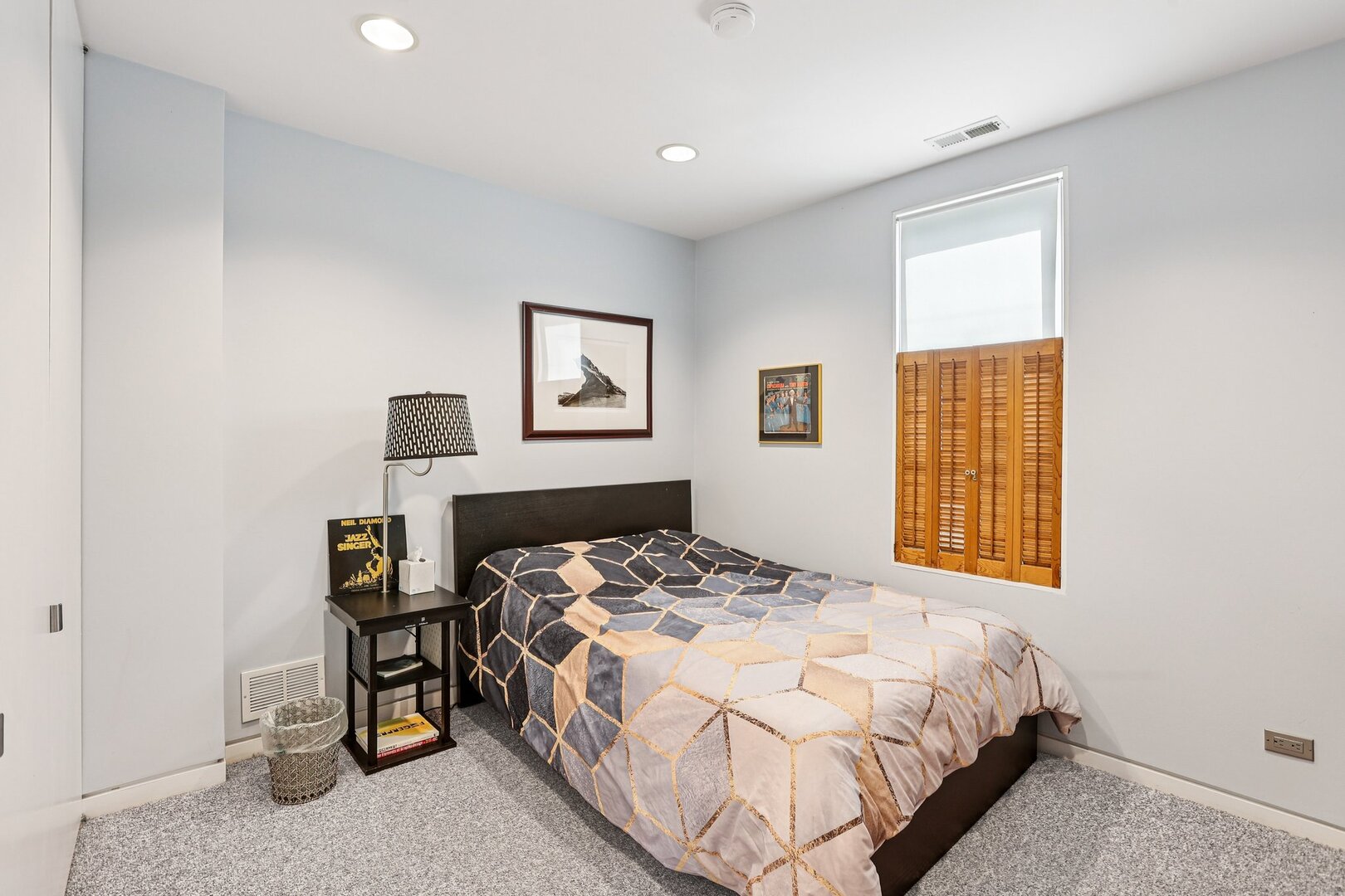 1003 Wesley Avenue Evanston, IL 60202 - Photo 19 of 35 a bedroom with a bed and a window