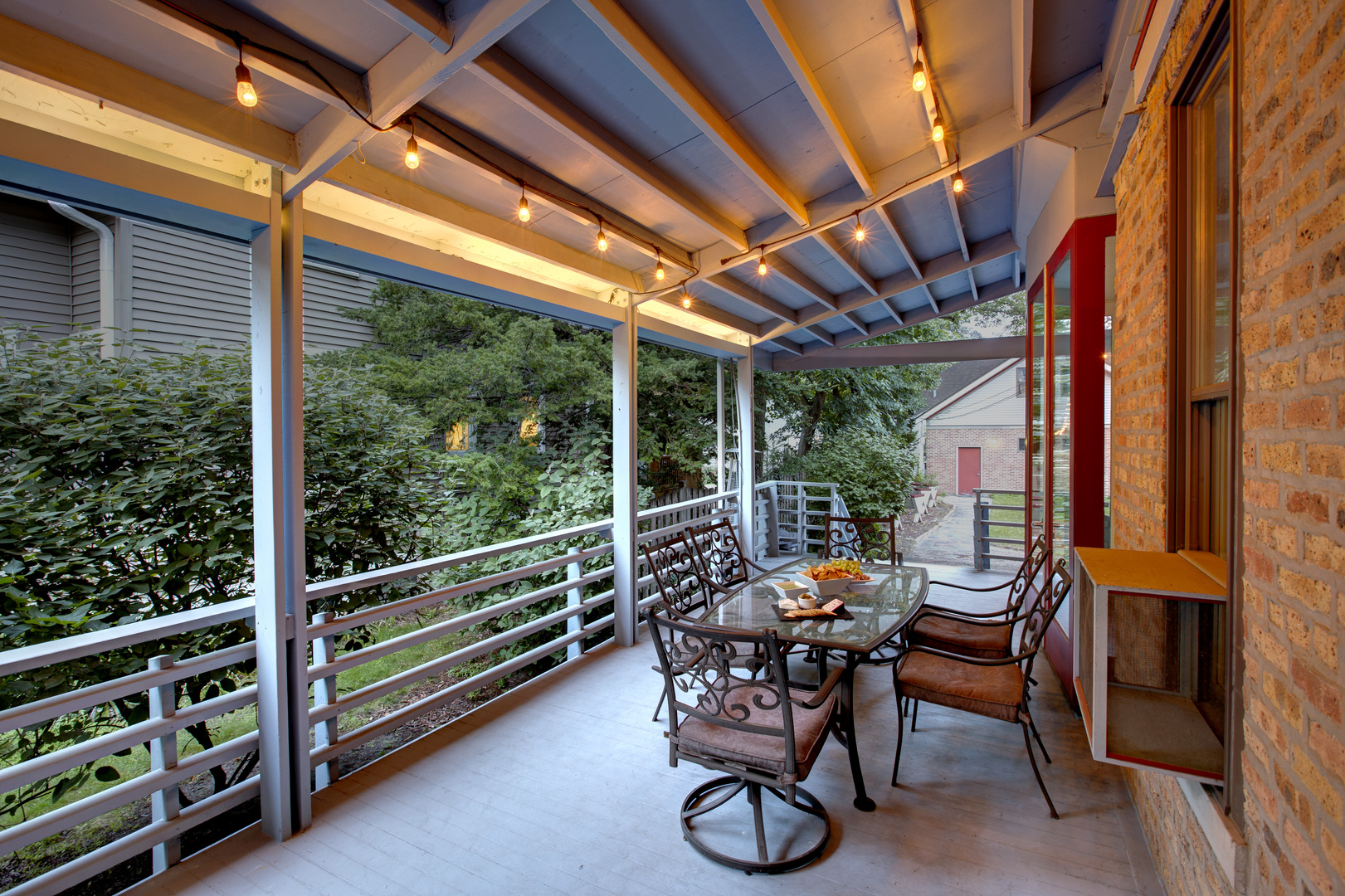 1003 Wesley Avenue Evanston, IL 60202 - Photo 5 of 35 a view of an outdoor sitting area