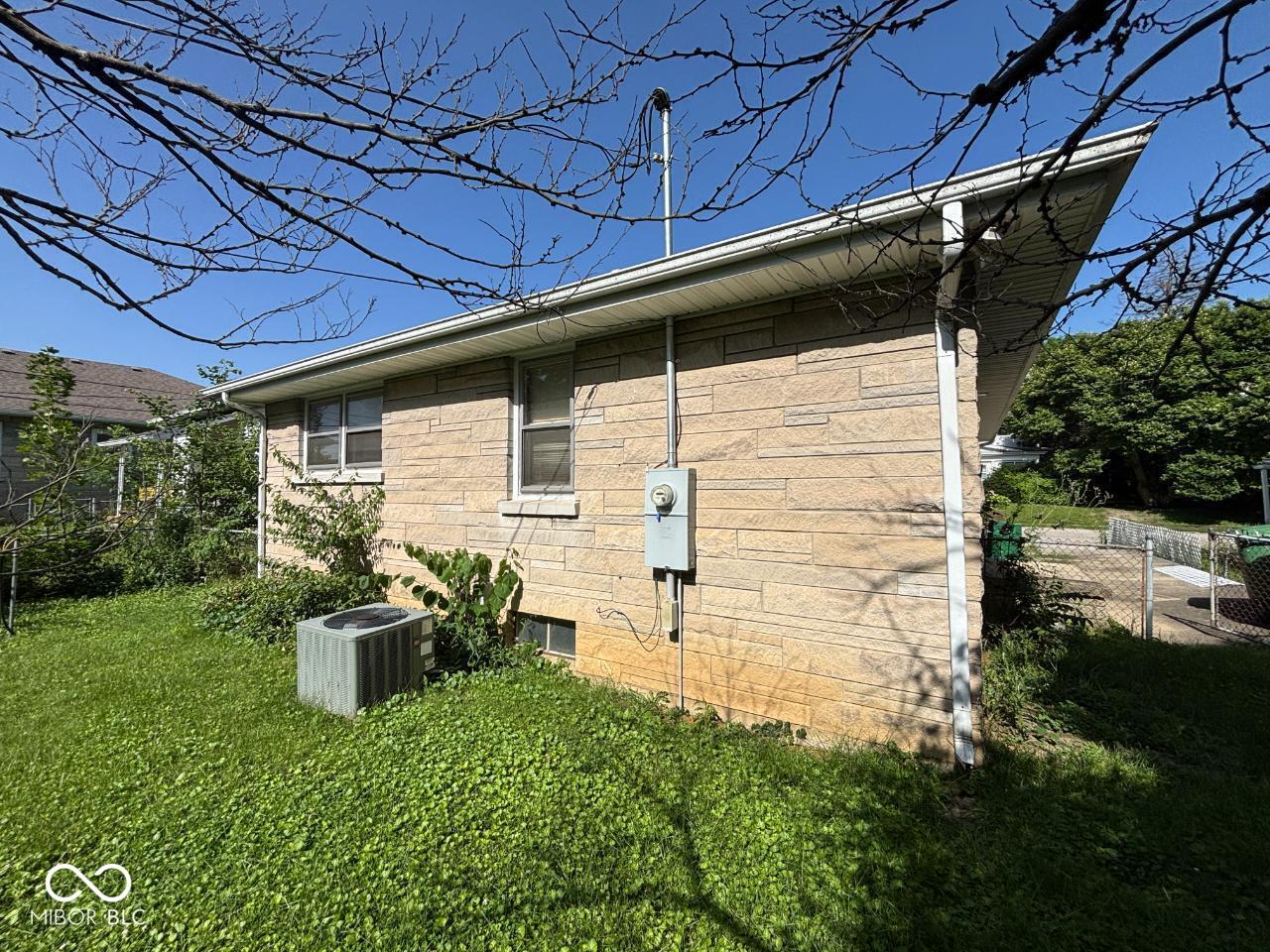 143 South 9th Street New Castle, IN 47362 - Photo 4 of 27