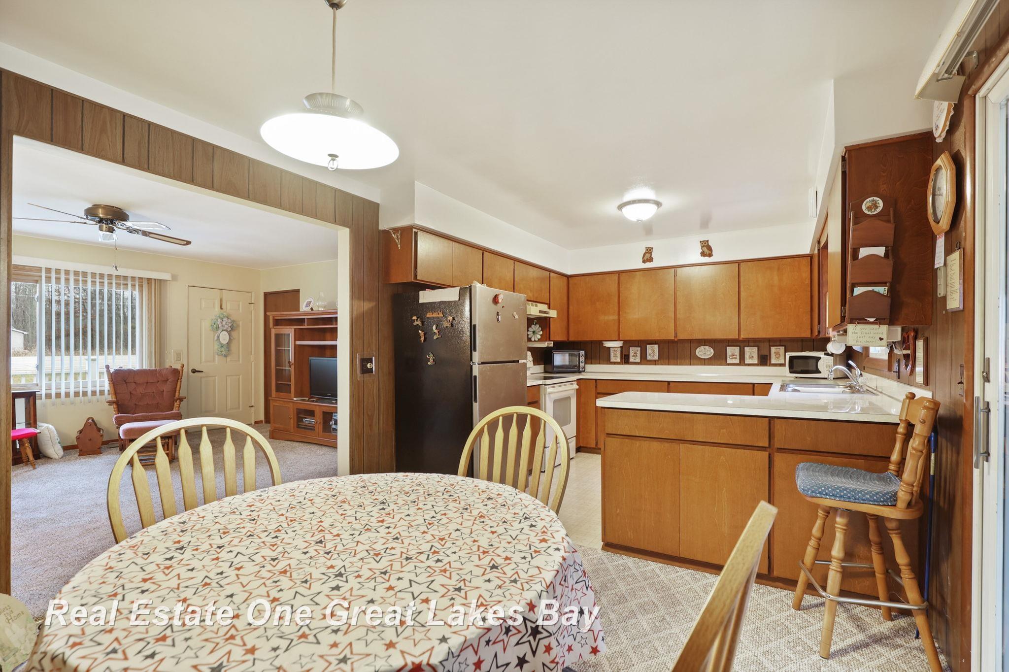 1738 North Huron Road Pinconning, MI 48650 - Photo 27 of 62