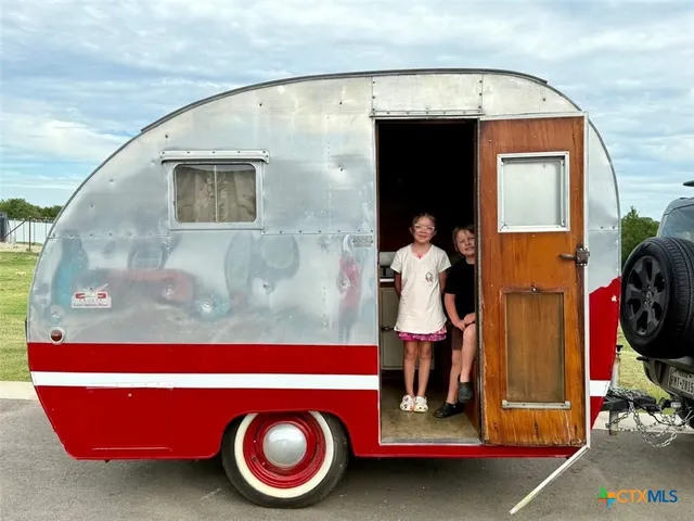 a view of an outdoor space