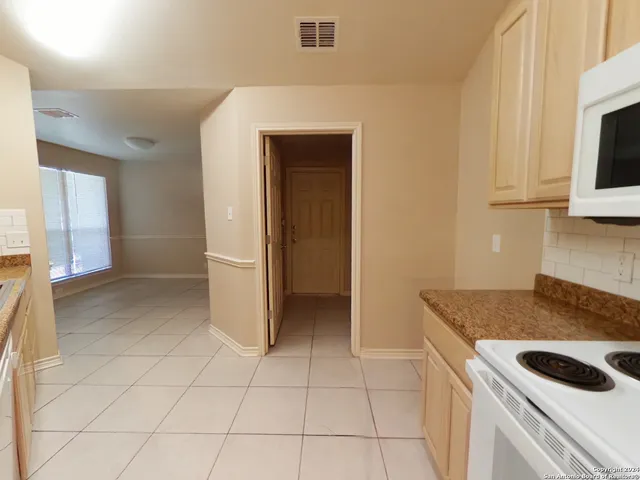 $1,825 | 6219 Crab Orchard, San Antonio, TX 78240