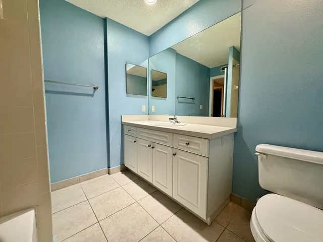 $2,400 | 2216 White Pine Circle, Unit D, Greenacres, FL 33415