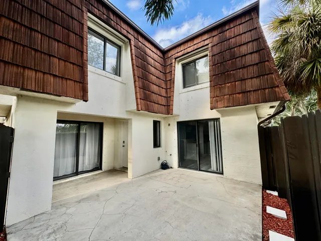 $2,400 | 2216 White Pine Circle, Unit D, Greenacres, FL 33415